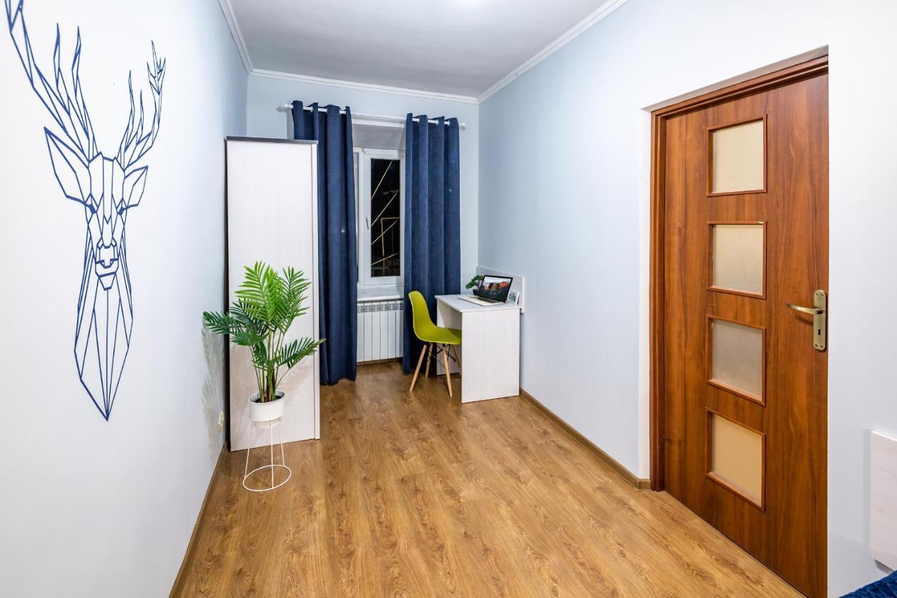Rainbow Apartment Near Rynok Sq Lviv Exterior photo