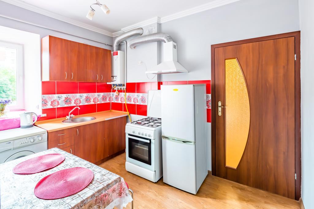 Rainbow Apartment Near Rynok Sq Lviv Exterior photo