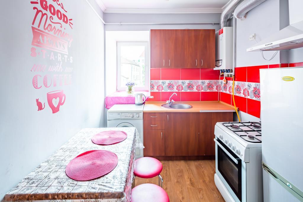Rainbow Apartment Near Rynok Sq Lviv Exterior photo
